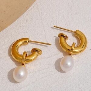 COPY - 𝅺NEW 18k Gold Plated Freshwater Pearl Dangle Earrings